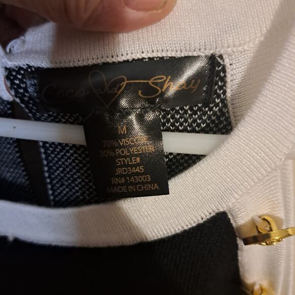 Coco and Shay black and White Romper Size MD.. Sweater Fabric Feel.. Figure Flat - Picture 4 of 10